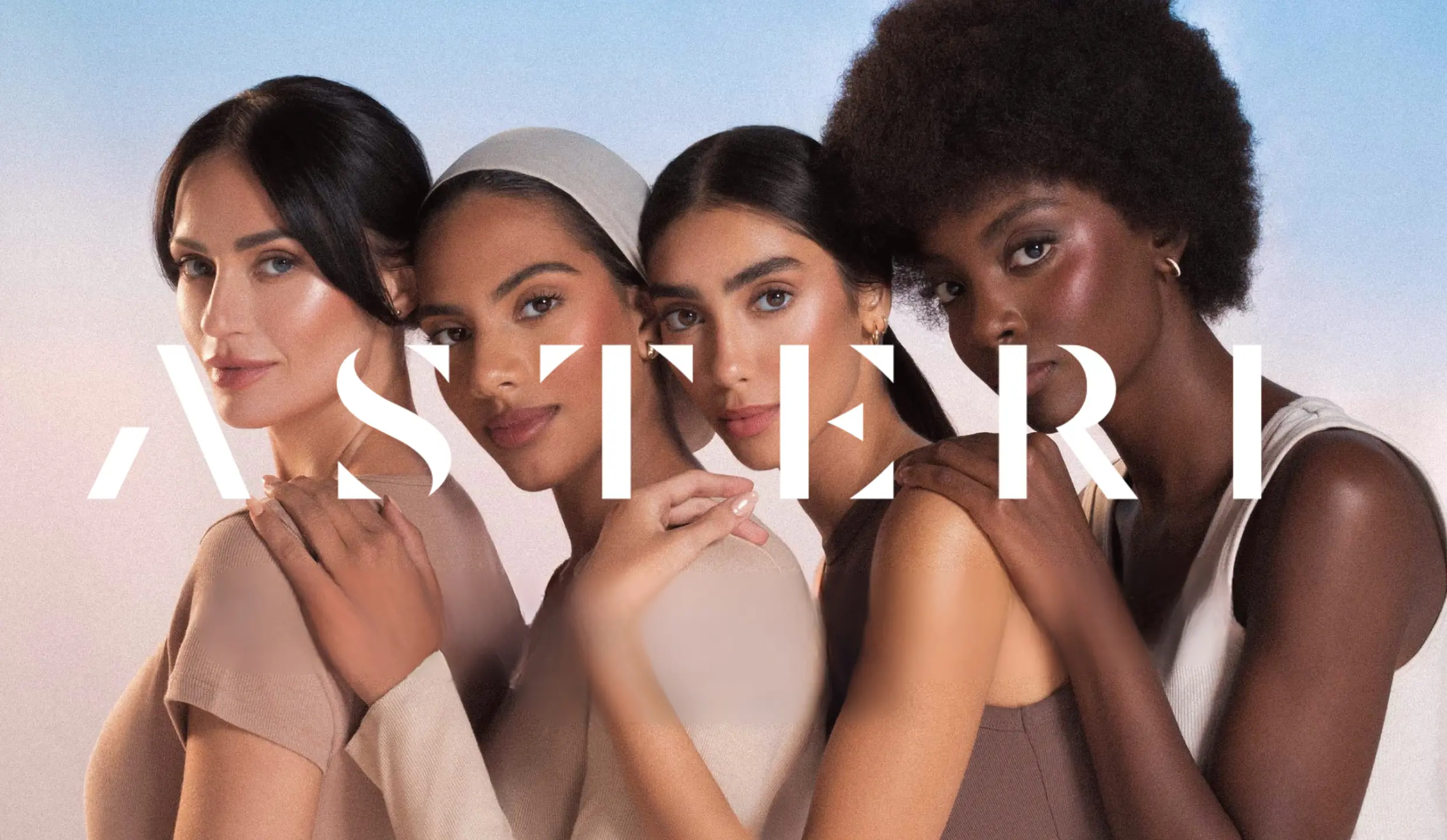 Asteri logo. In the background four women are standing close to each other.