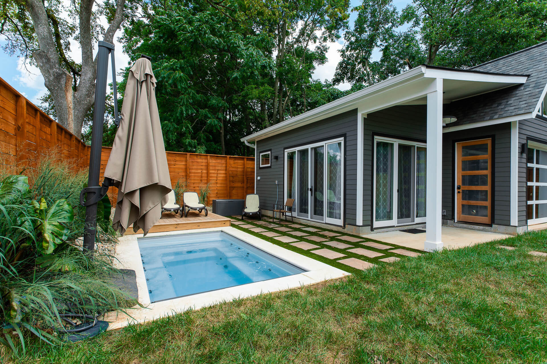 A Scott Avenue pool installation image.