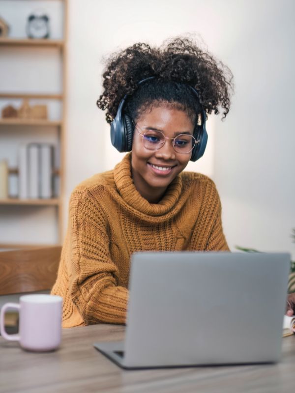 girl with device