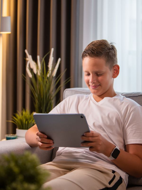 girl with device