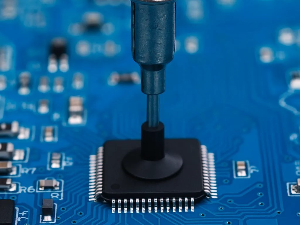 Surface mount technology for electronics contract manufacturing