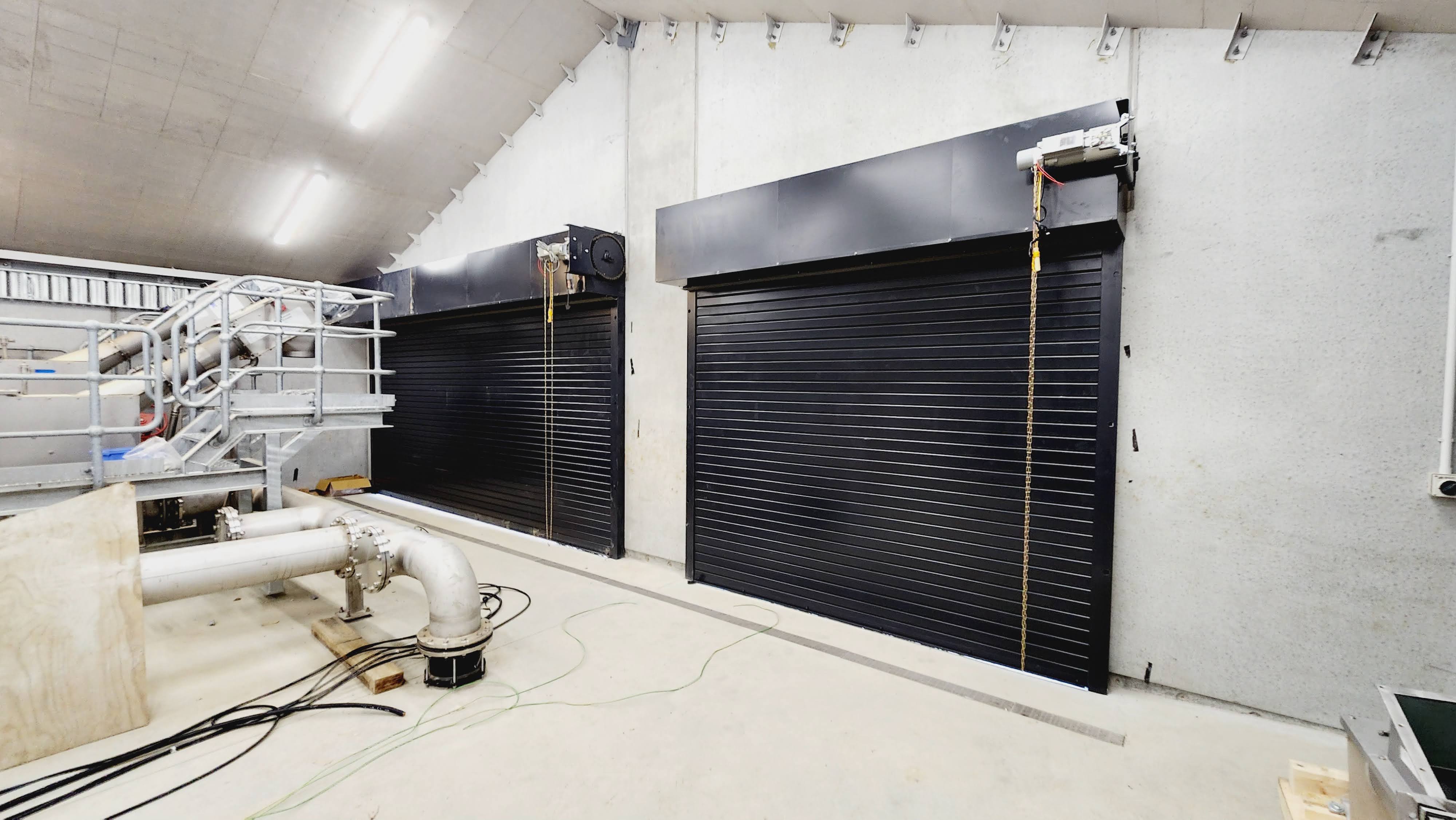 Insulated roller shutter door 