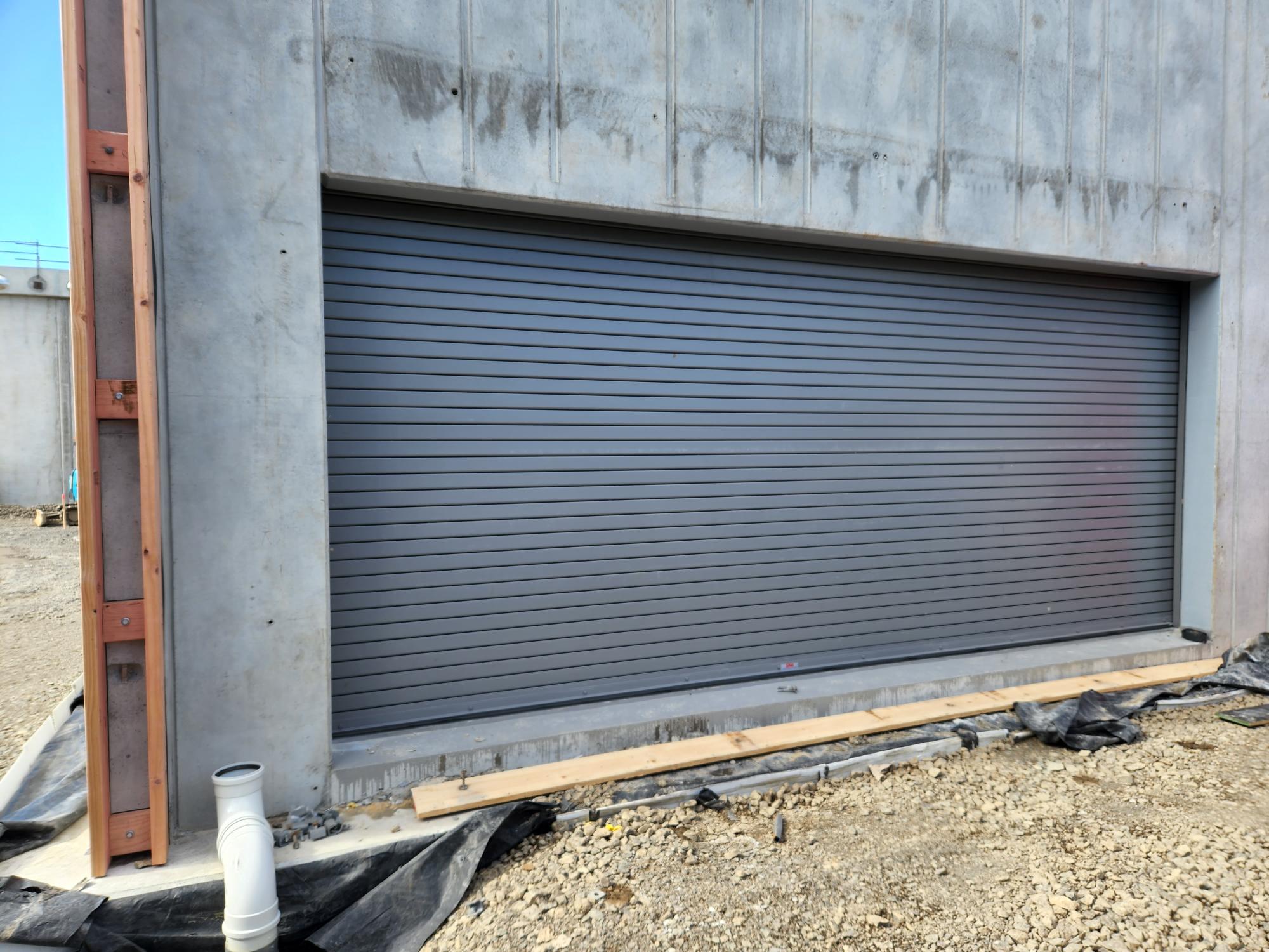 Insulated roller shutter door 
