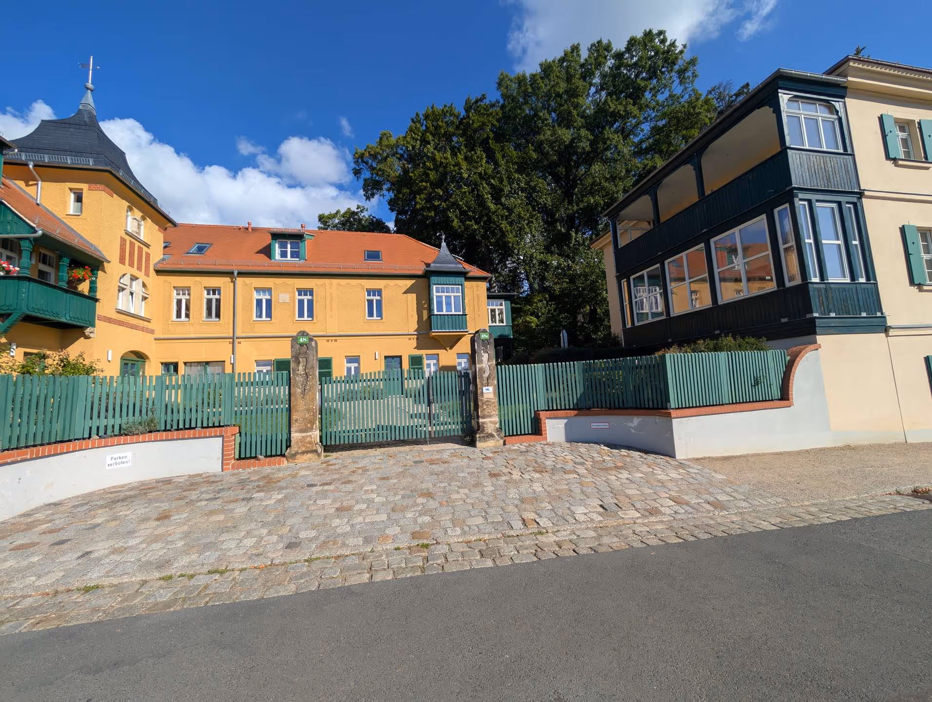Zur Miete: Weinbergstraße - Radebeul - Einfahrt
