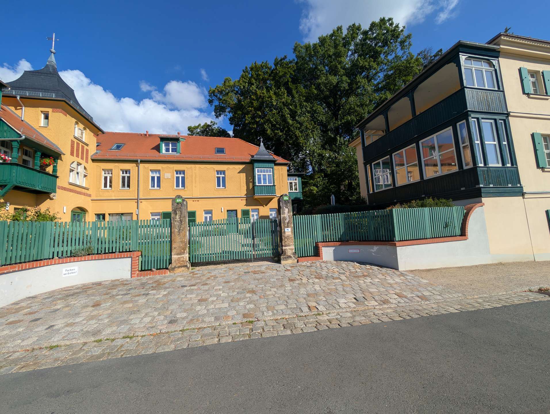 Zur Miete: Weinbergstraße - Radebeul - Einfahrt