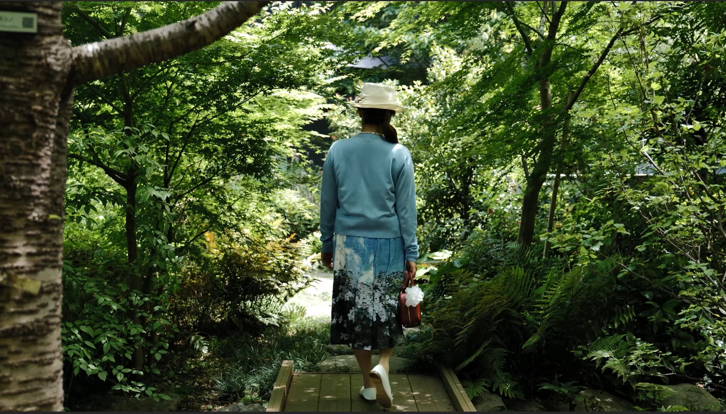 Two Nimbus Library founders in a minimalist office, showcasing the professional and versatile use of the library.