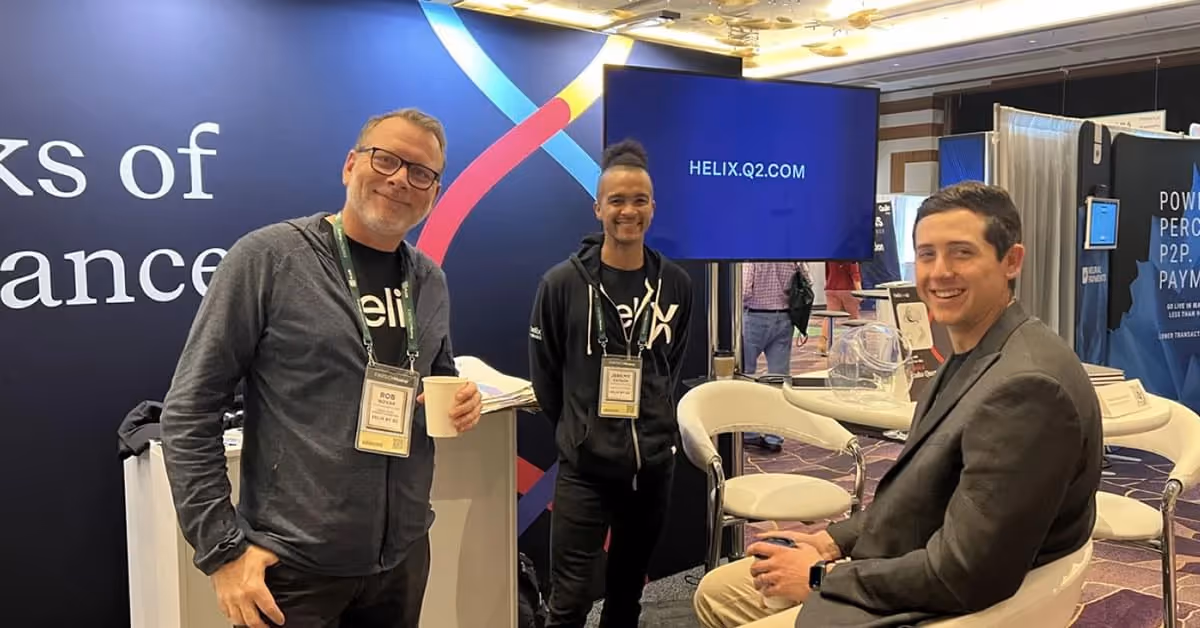 Investors and industry experts networking and sharing experiences during an in-person P2P lending meetup.