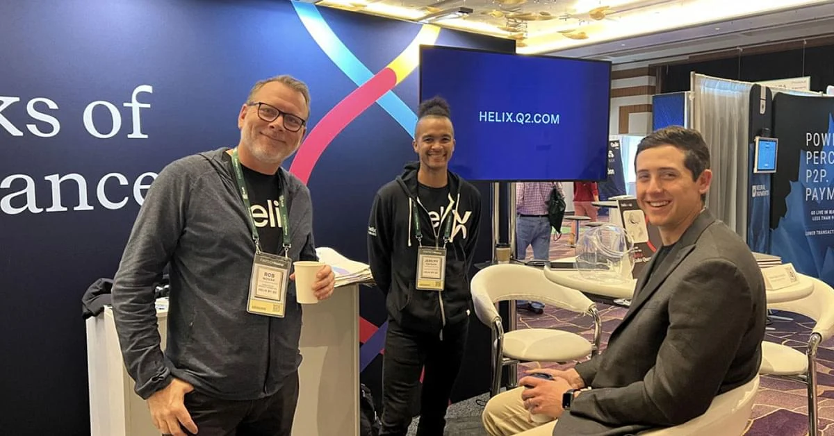 Investors and industry experts networking and sharing experiences during an in-person P2P lending meetup.