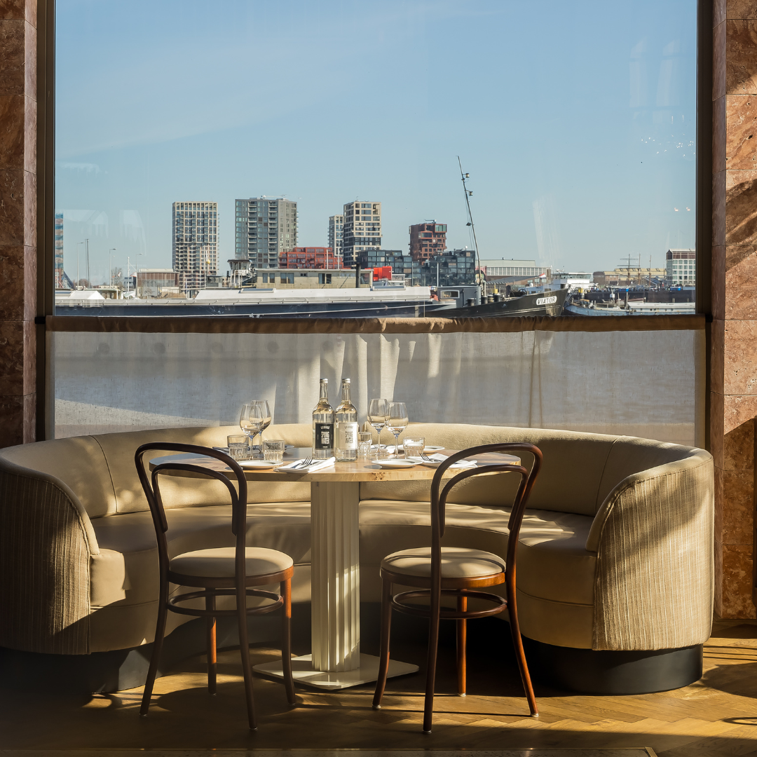 The Blue Room at Le Grand George, intimate dining space in Amsterdam Zuid for small groups.