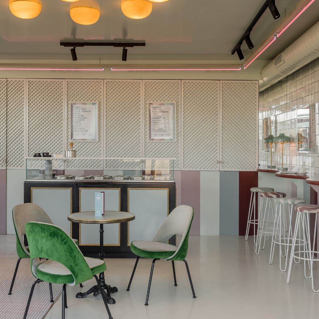 The Blue Room at Le Grand George, intimate dining space in Amsterdam Zuid for small groups.