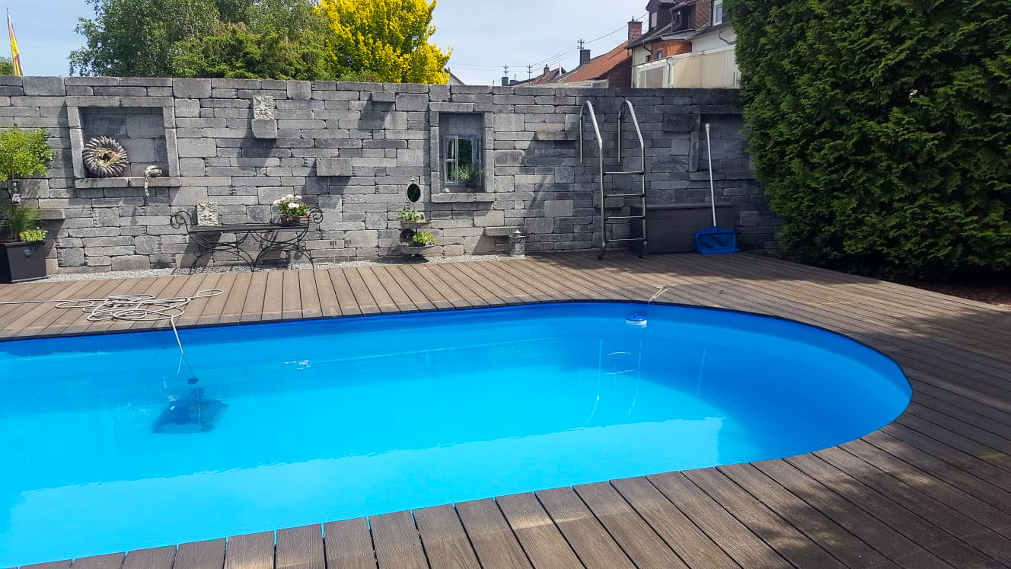Saargrün Pool Poolbau Pooleinfassung