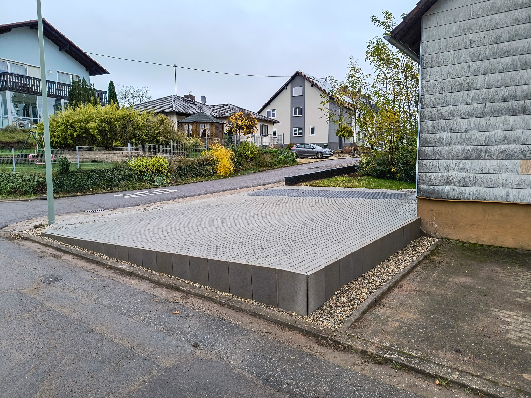 Saargrün Pflasterarbeiten Parkplatz Terrasse