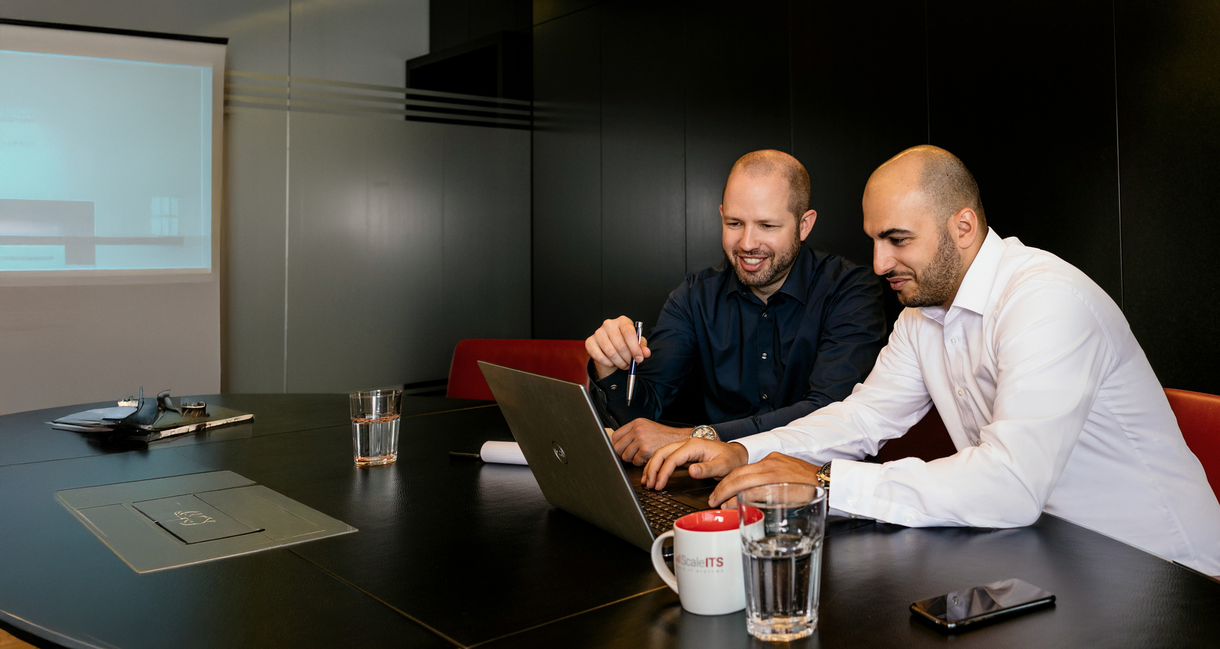 Die beiden Geschäftsführer bei einer Besprechung