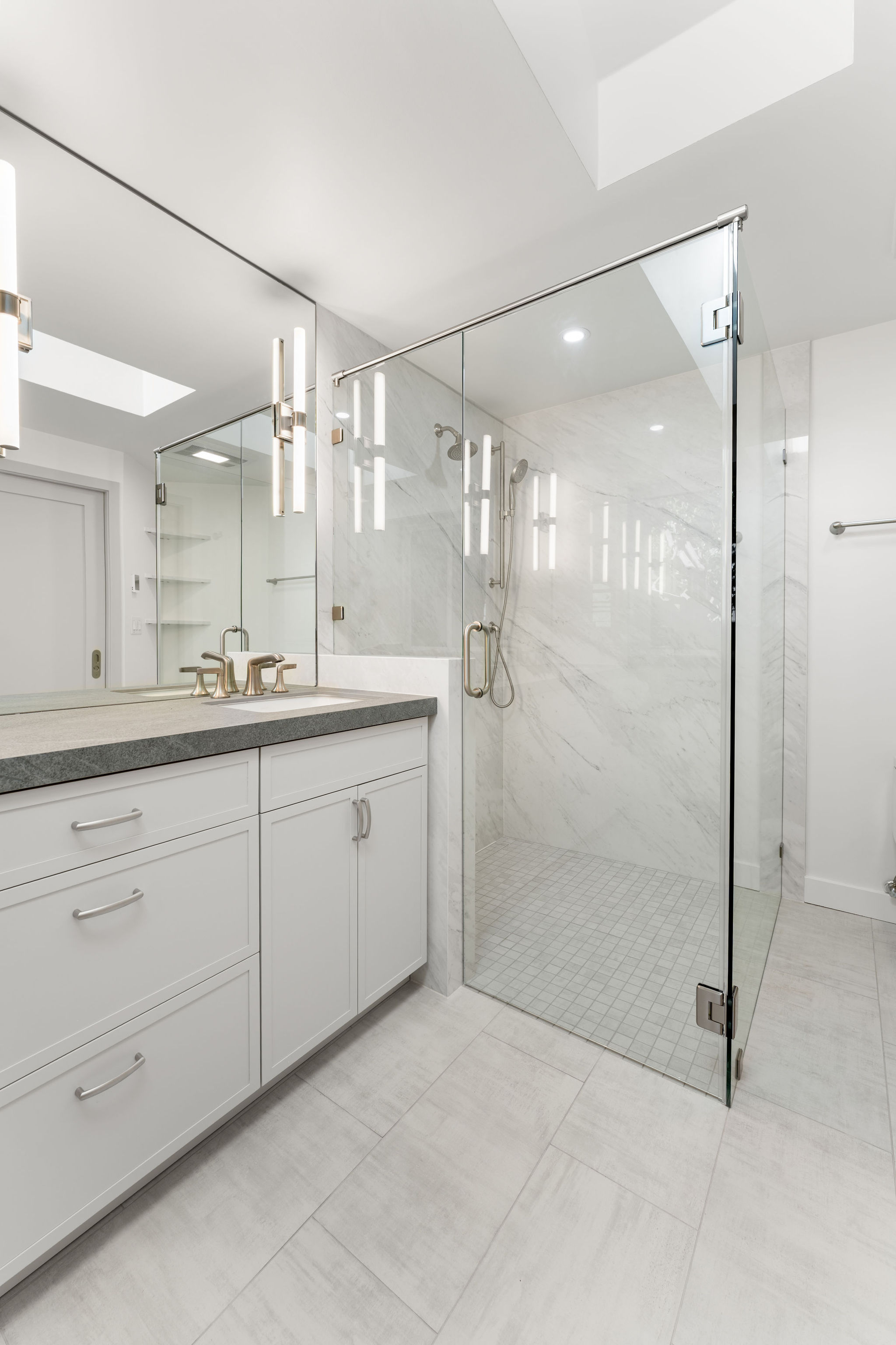 Complete Bath Systems & Finishes in Woodway After