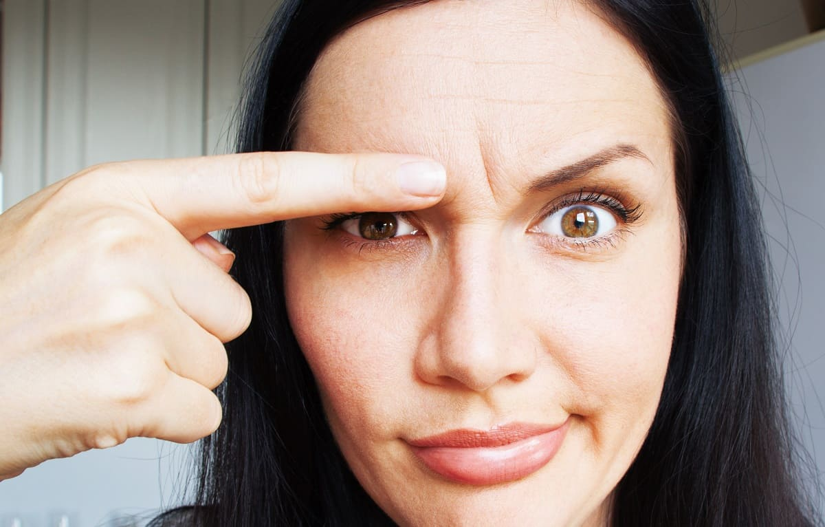 Do’s And Don’ts To Get Rid Of Frown Lines