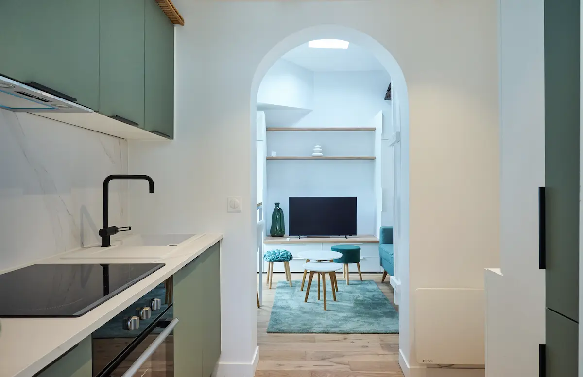 [background image] office space (for a tech gadgets store)