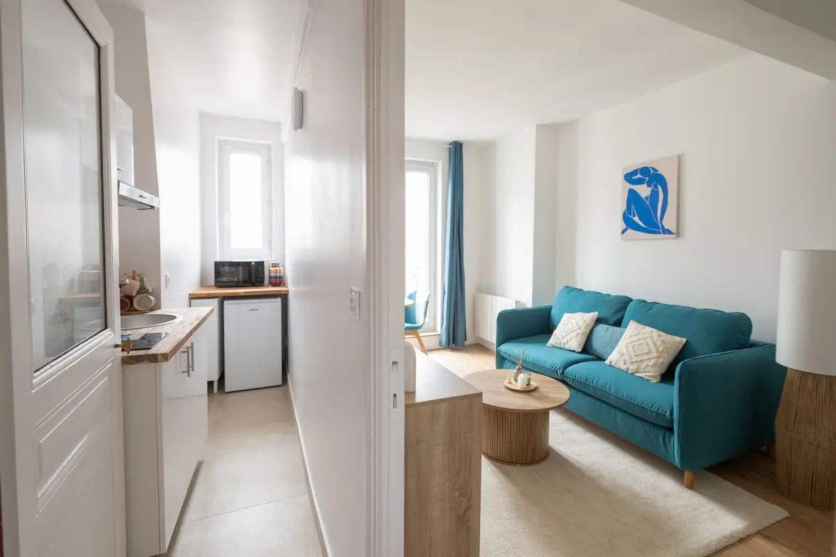 [background image] bright office space (for a digital marketing & advertising agency)