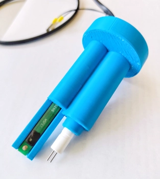 Sensor head with MSFET pH sensor and TDS sensor for use in hydroponic systems