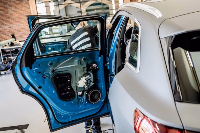Audi E-Tron van glanzend naar mat