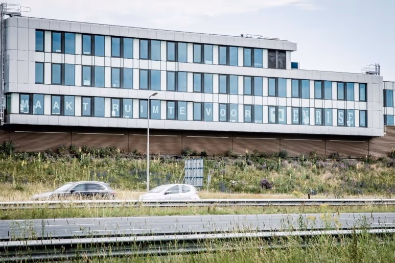 Zichtbaar zijn vanaf de snelweg