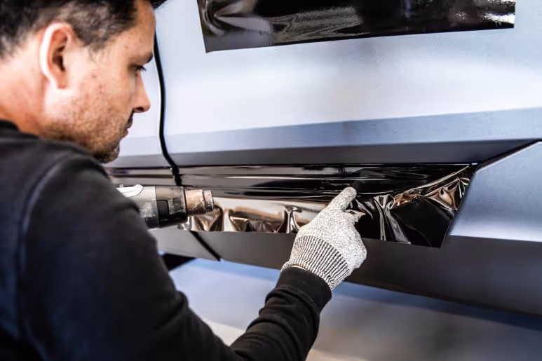 Hoe ontchroom je een auto?