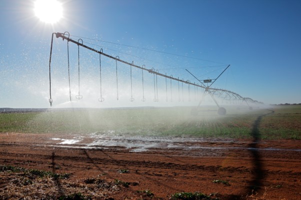 Install image of daytime center pivot sprinkler.