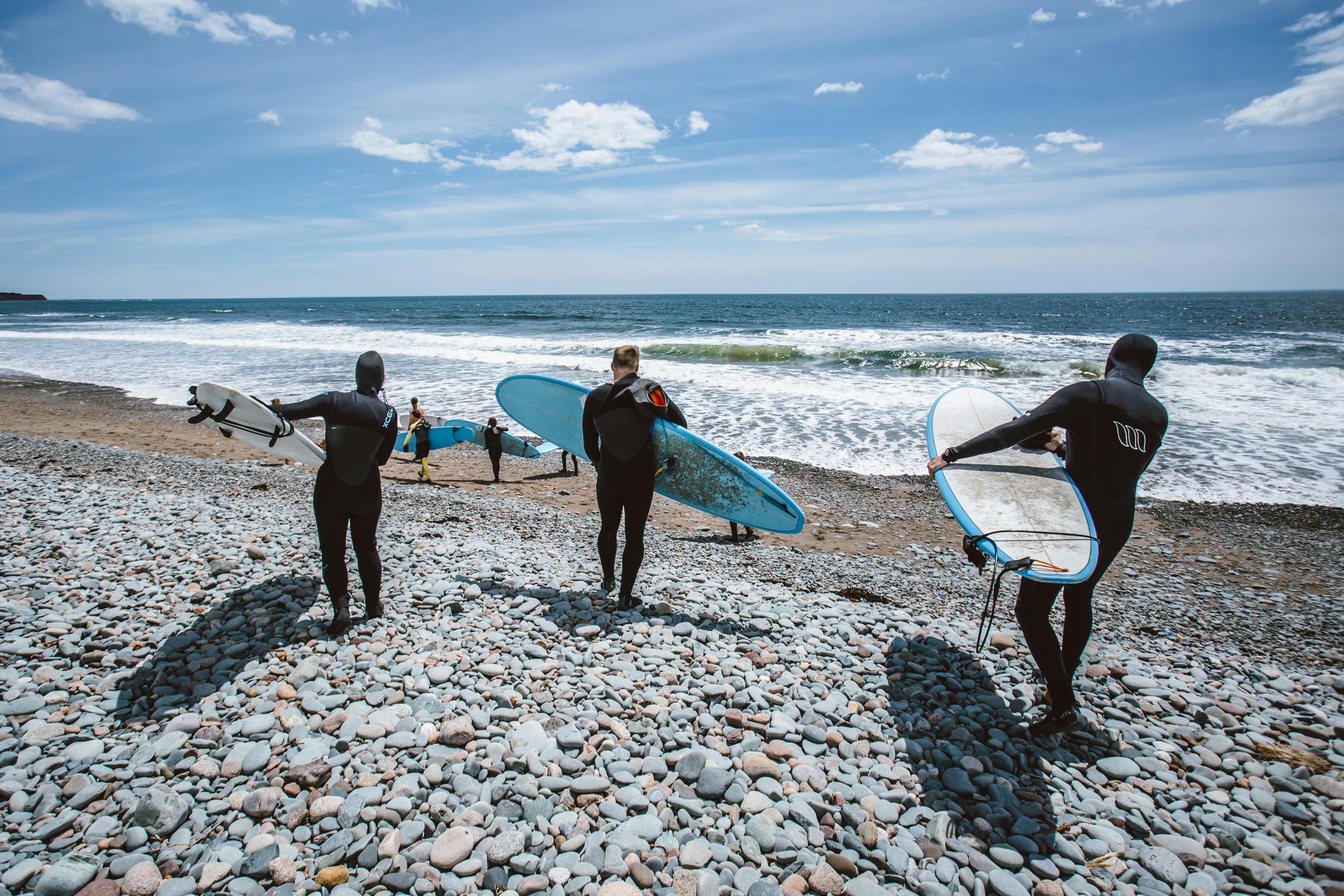 Surf Etiquette for Beginners – How Not to Be That Surfer