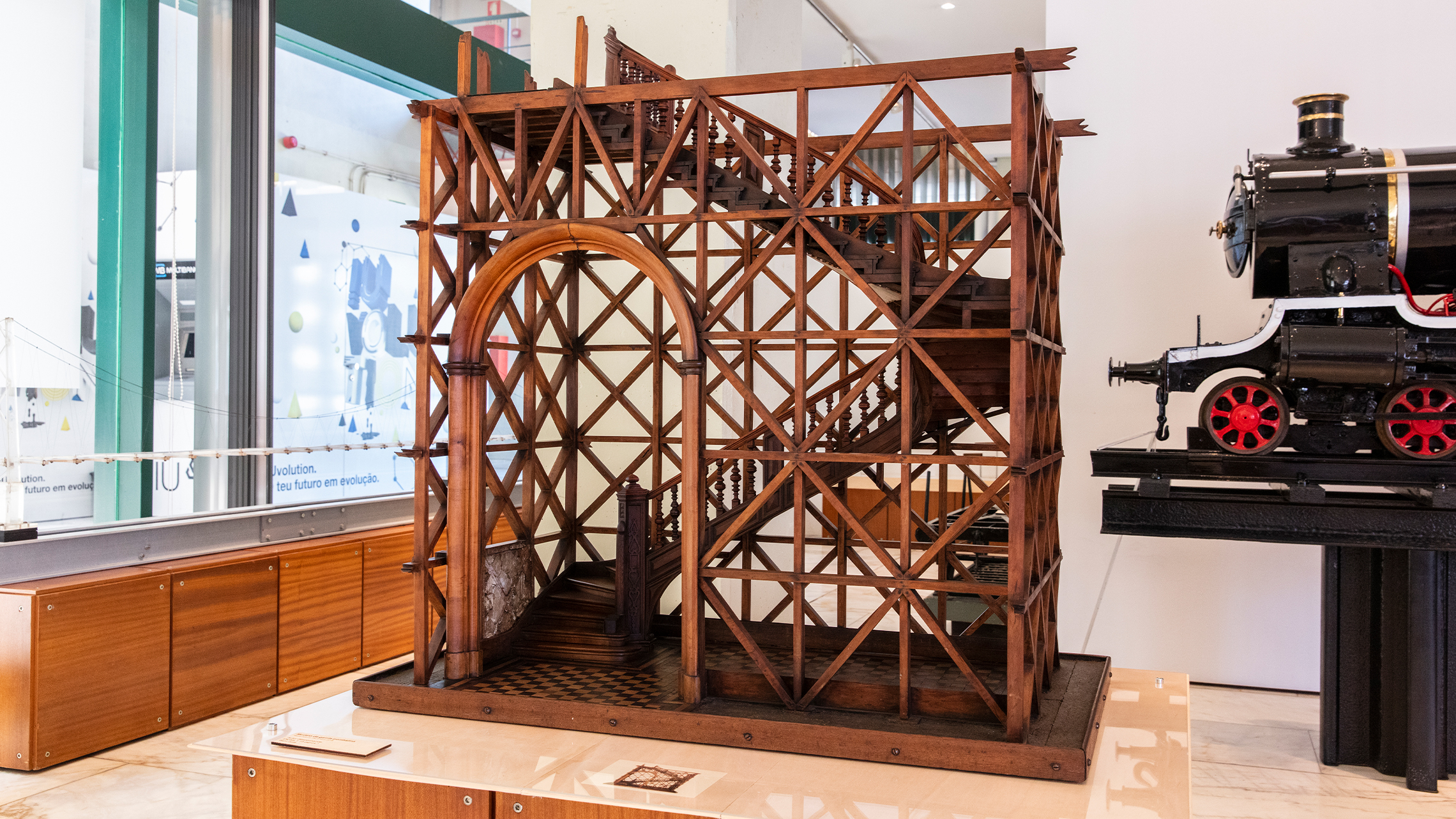 Wooden structural model illustrating the braced Pombaline cage system at Instituto Superior Técnico