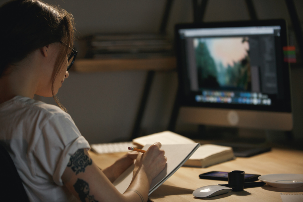 Student sketching while watching an online lesson