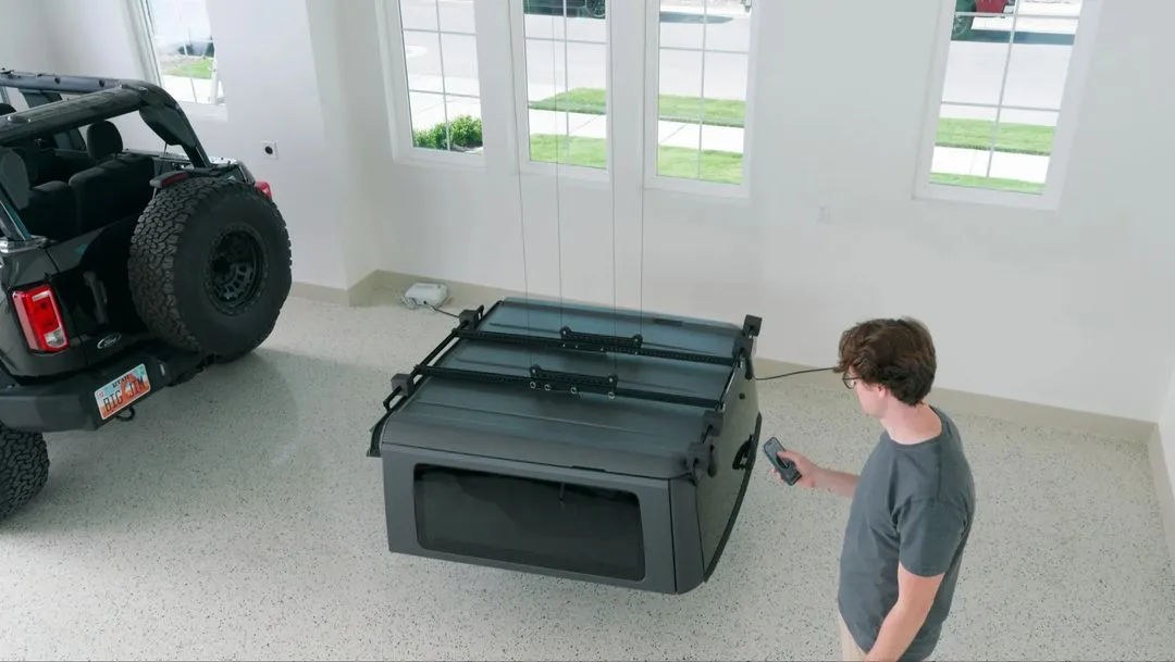 Man demonstrating how to use the hard top lifter. 
