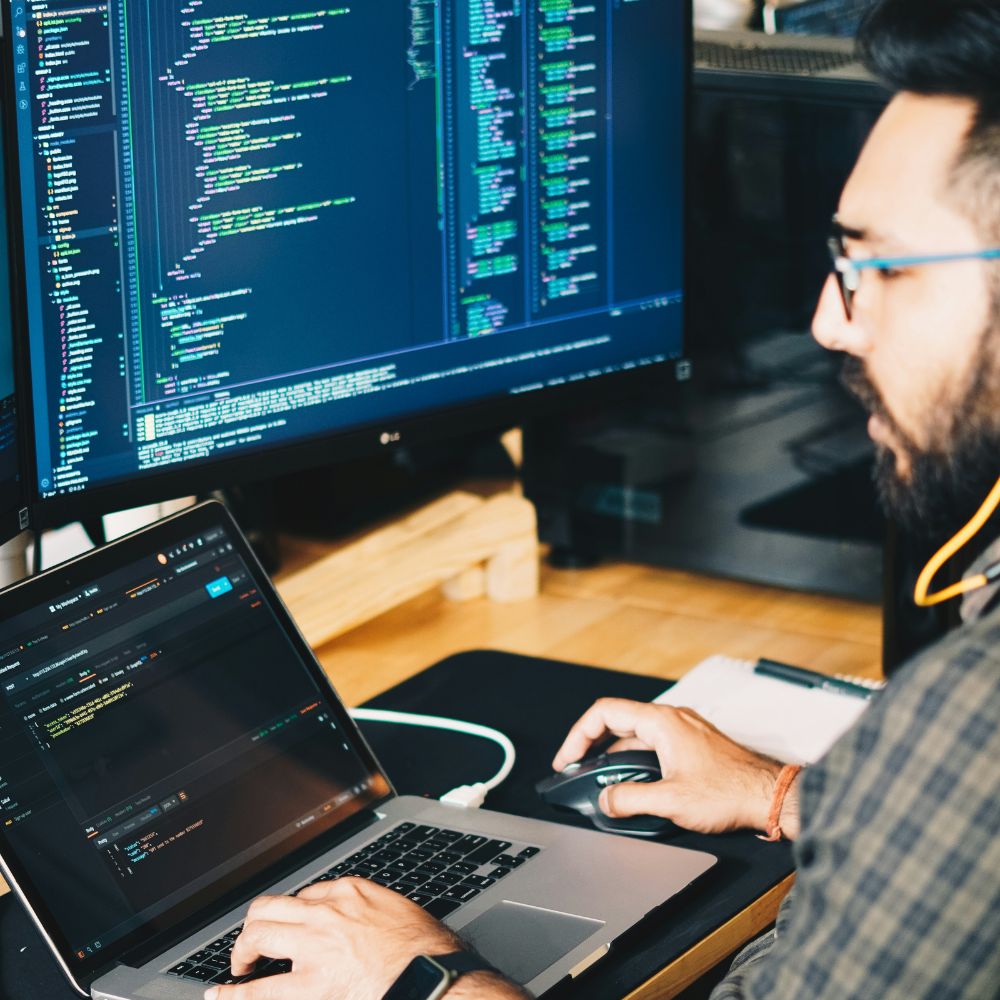 security analyst working on the computer 