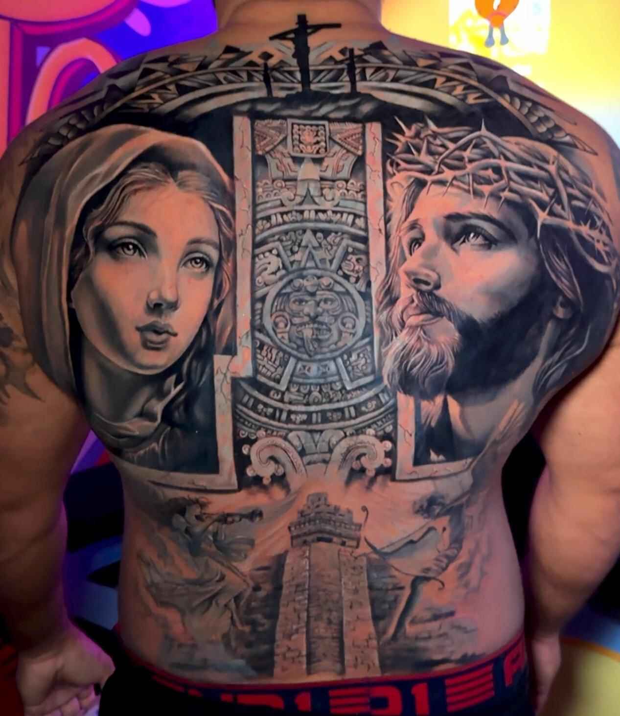 image of tattoo artist at work