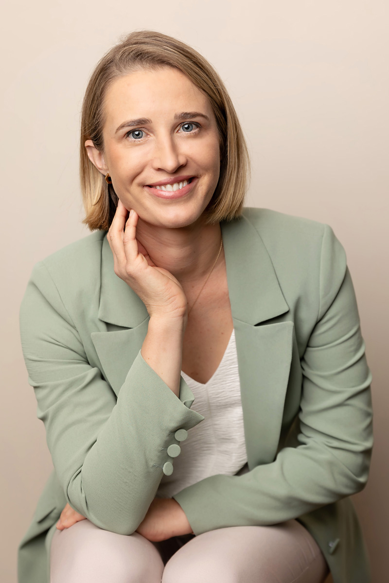 Dr Stacey Davie