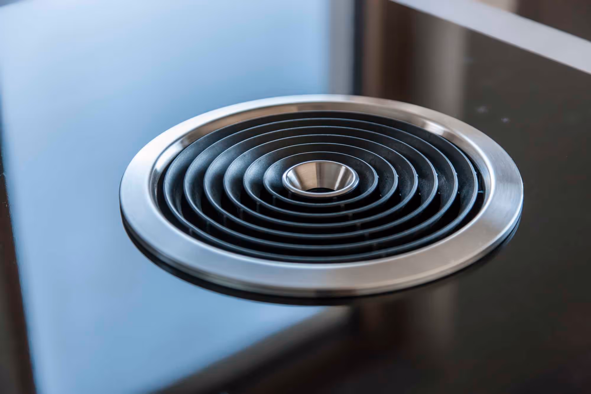 Integrierter Dunstabzug in der Küche des Hubertus Apartments.