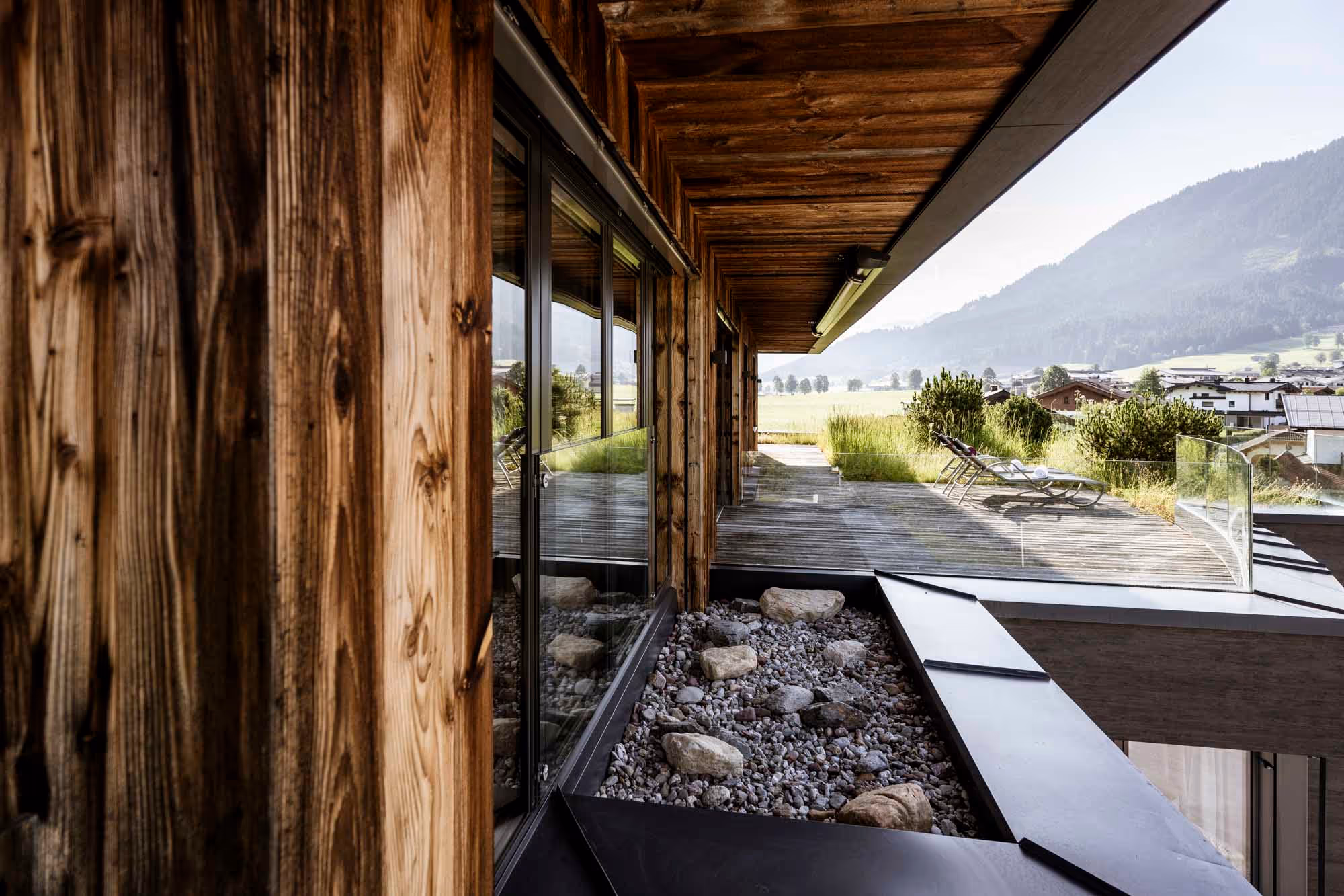Blick auf die große Terrasse im Hubertus Apartment "Hahnenkamm".