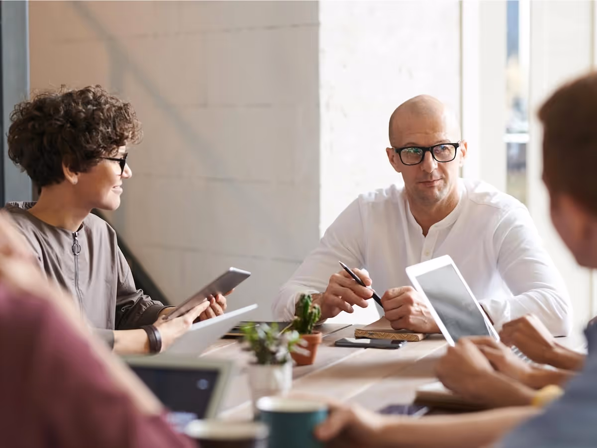 ein Meeting mit mehreren Leuten