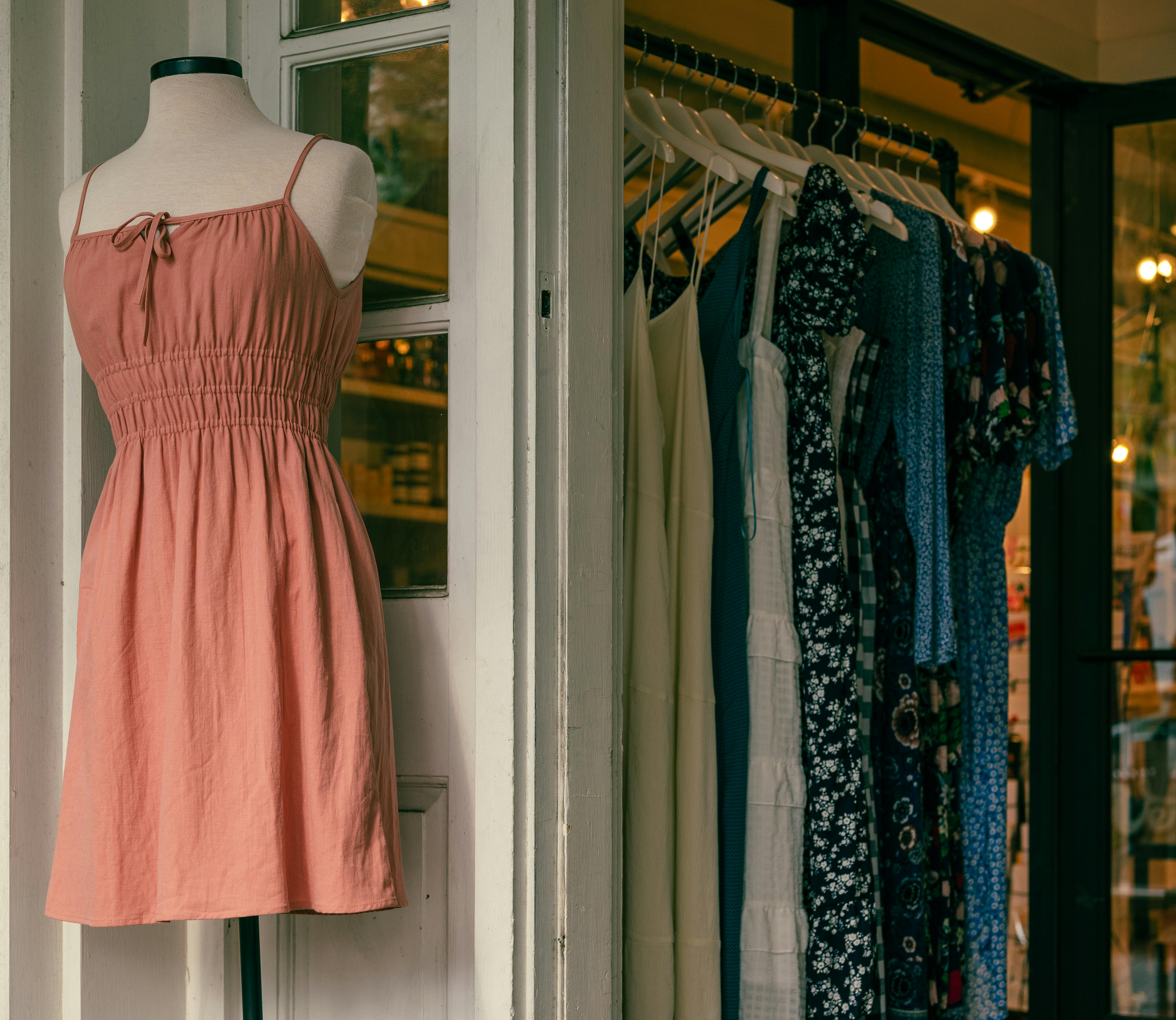 Knit coral evening dress displayed on a mannequin in a boutique window – Farika Blog