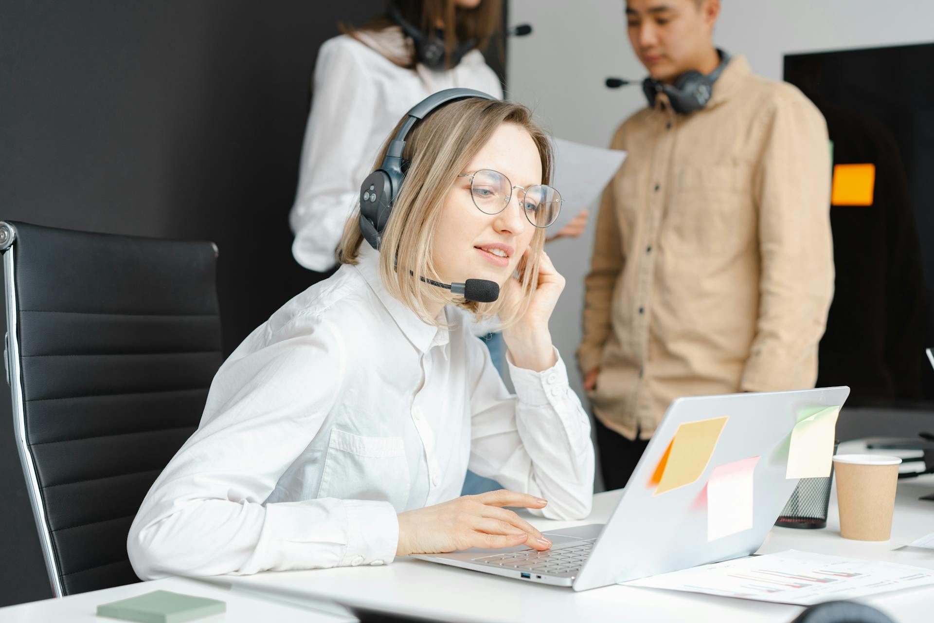 Team member using Inbox Genius to handle and reply to customer emails automatically
