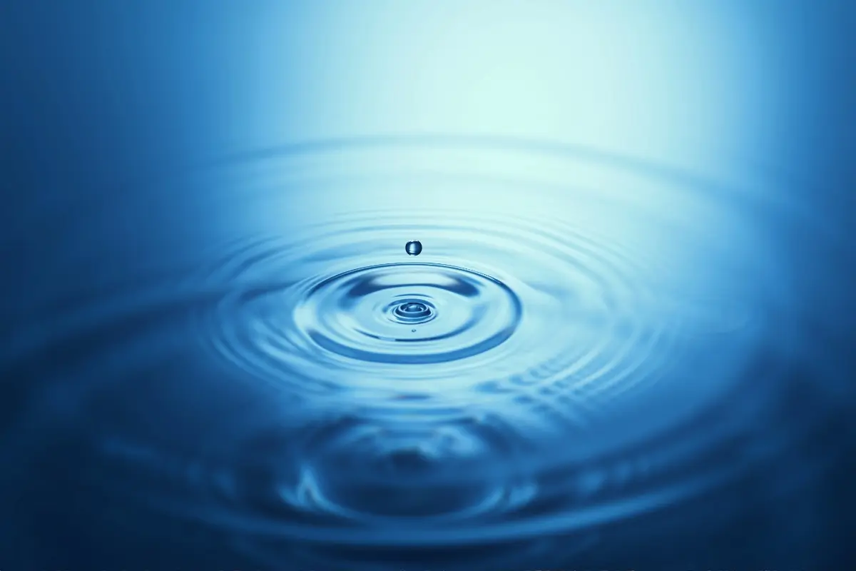 Une vague d'eau, symbole de relâchement des tensions qui bloquent la circulation du Qi