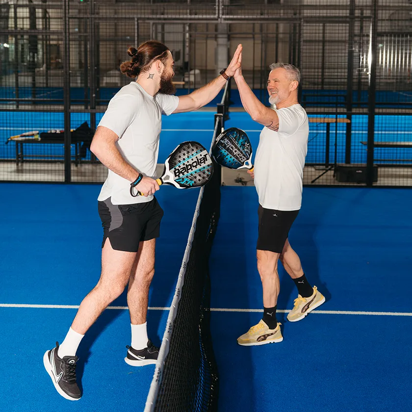joueurs de padel en duo