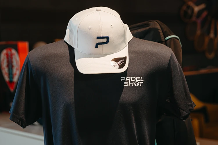 Equipement casquette et t-shirt PadelShot