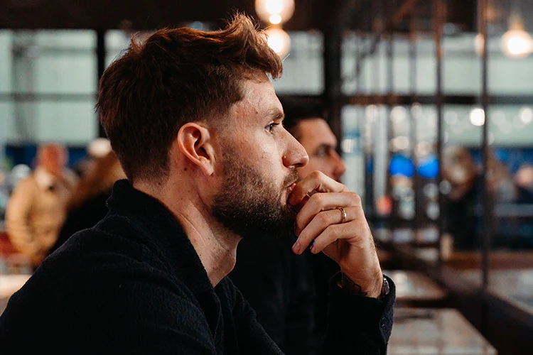 Client chez PadelShot concentré