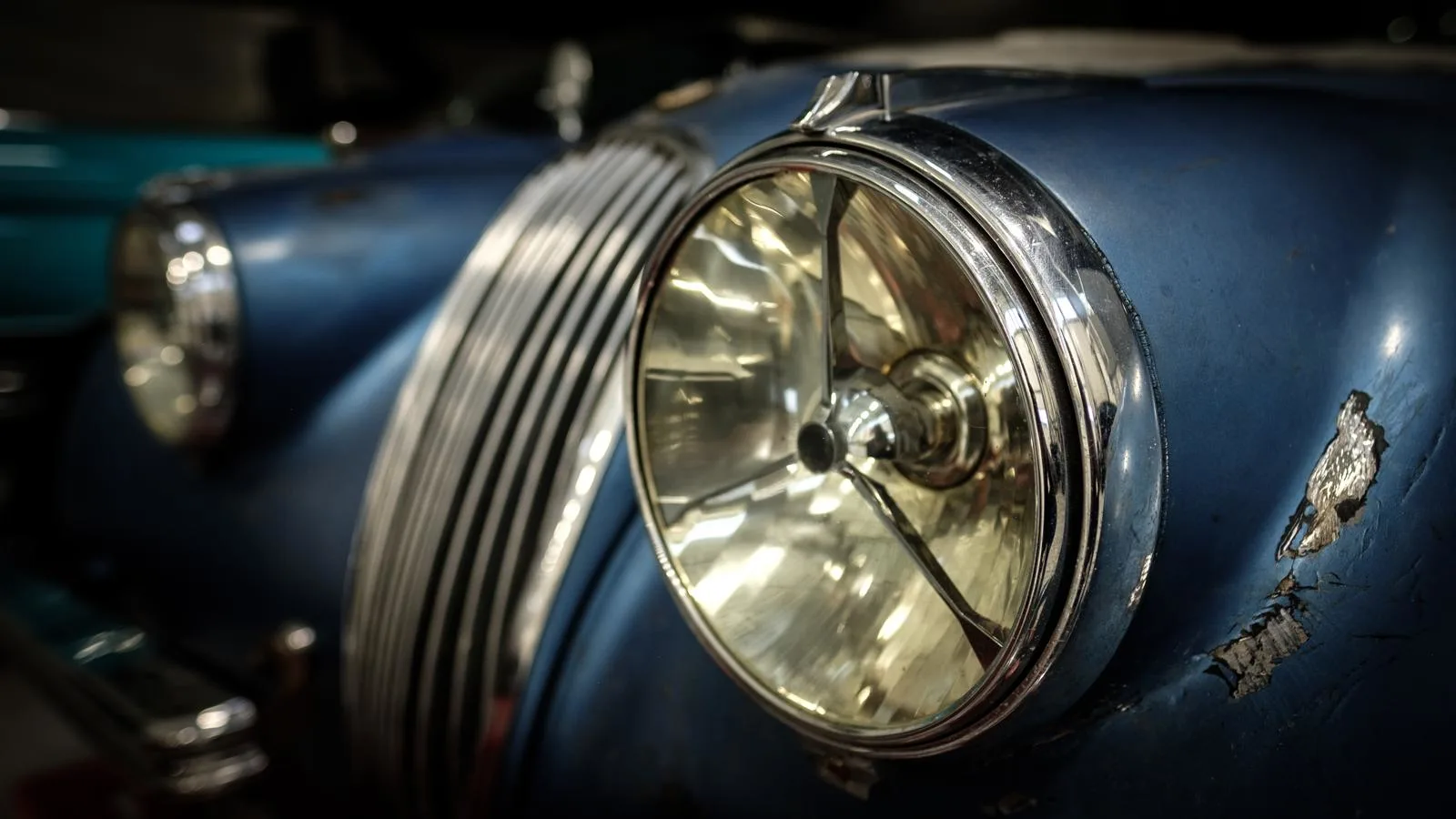 A picture of an old Jaguar's headlights