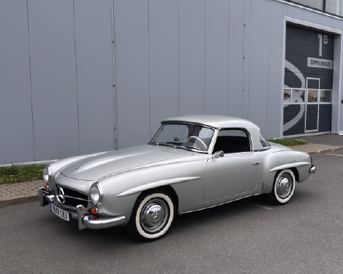 Mercedes-Benz 190SL in front of Benefit AS