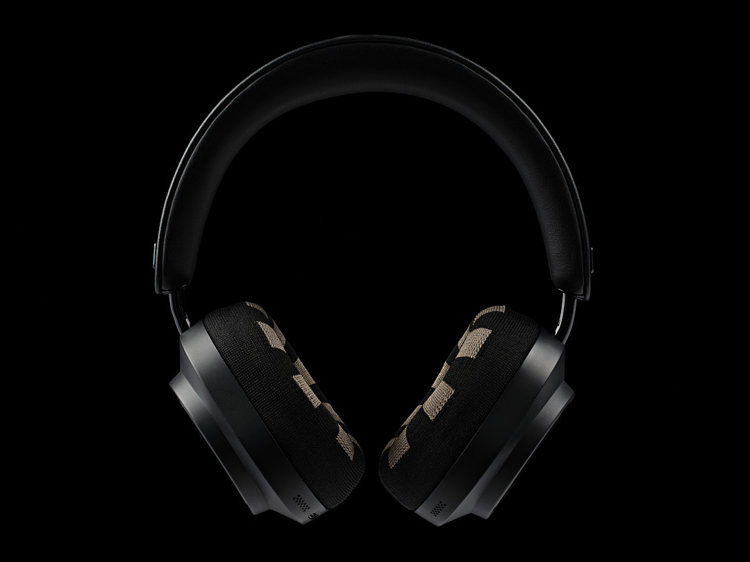 Neurable One headphones seen from the front