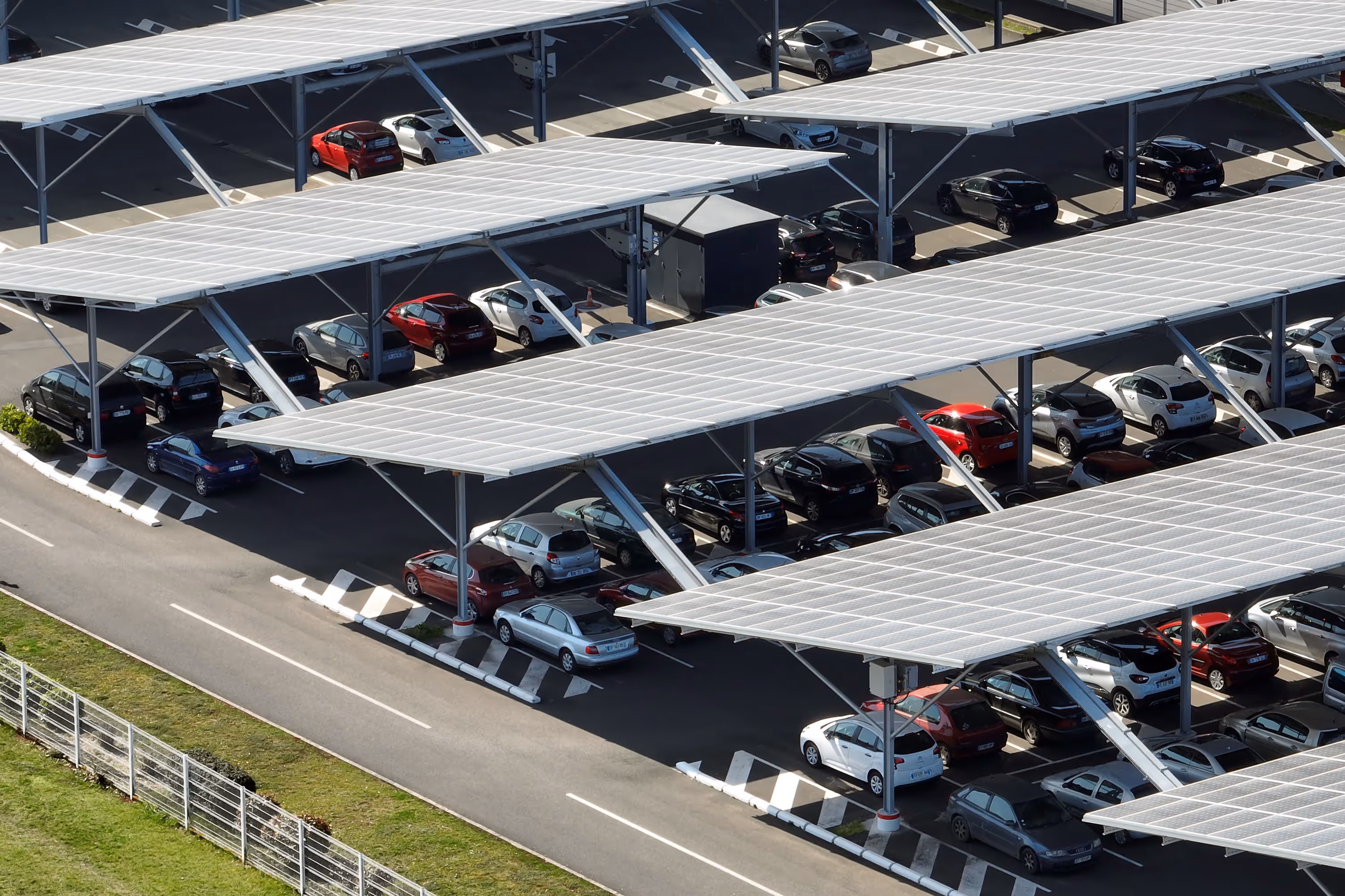 Ombrière photovoltaïque pour parking pour professionnels