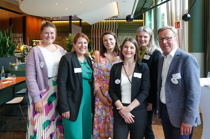 Das Team der Initiative Zukunftsbildung beim Kick-Off im Campus Garden