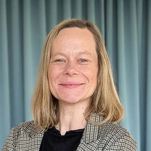 Dr. Lucia Teuscher