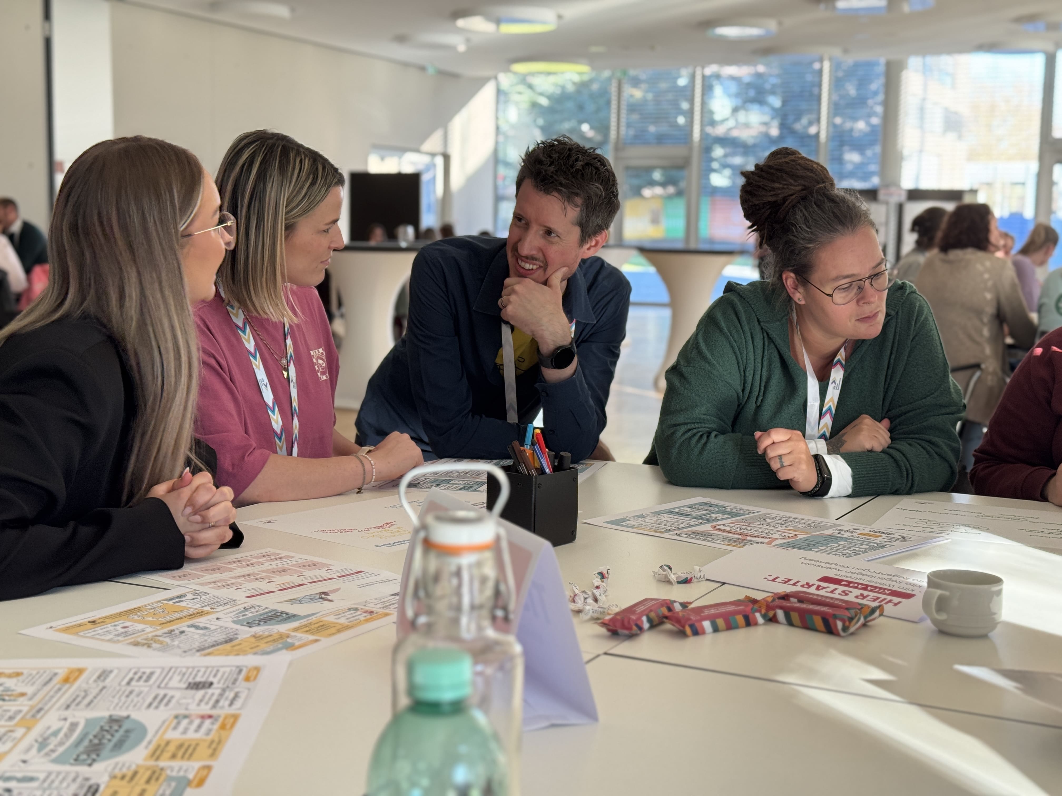 Teilnehmende der 3. Innowerkstatt im Reallabor Heilbronn diskutieren neue Perspektiven für Bildung und Zusammenarbeit.