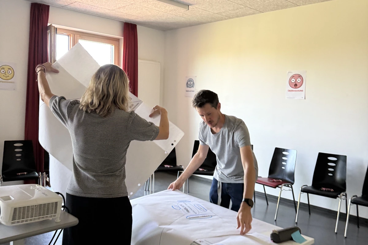 Teilnehmende der Innovationswerkstatt des Reallabors Heilbronn tauschen sich über Ansätze zur Selbstregulation aus. 